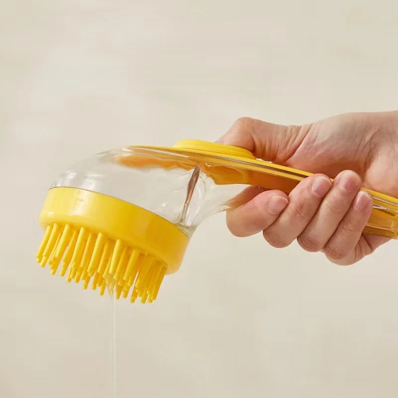 Brosse de bain pour chien et chat en silicone avec mousse de shampoing par Famille Active