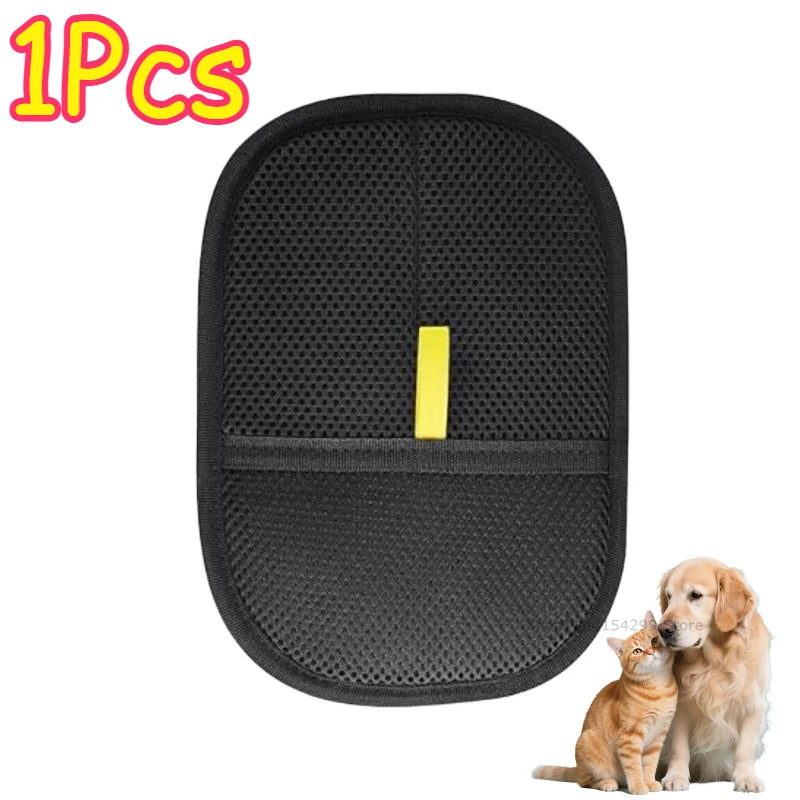 Gant anti poils pour chat et chien nettoyant les poils d un canapé en tissu par Famille Active