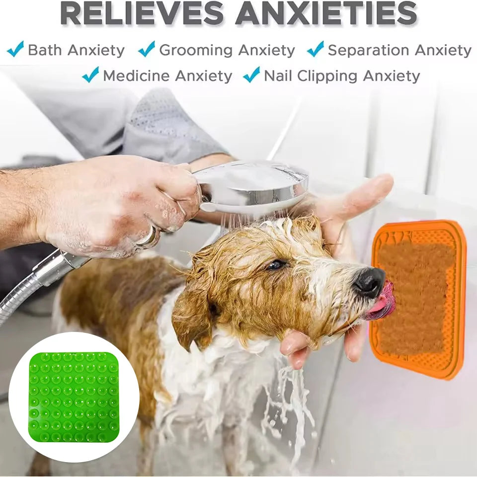 Tapis de Léchage pour Chien et Chat avec ventouses fixe sur une paroi de douche par Famille Active