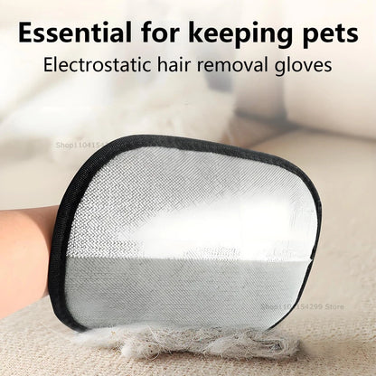Gant anti poils pour chat et chien nettoyant les poils d un canapé en tissu par Famille Active