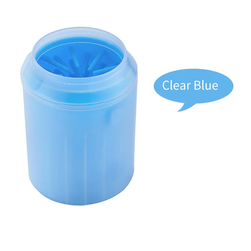 Nettoyeur de pattes pour chien en silicone lavant une patte boueuse par Famille Active