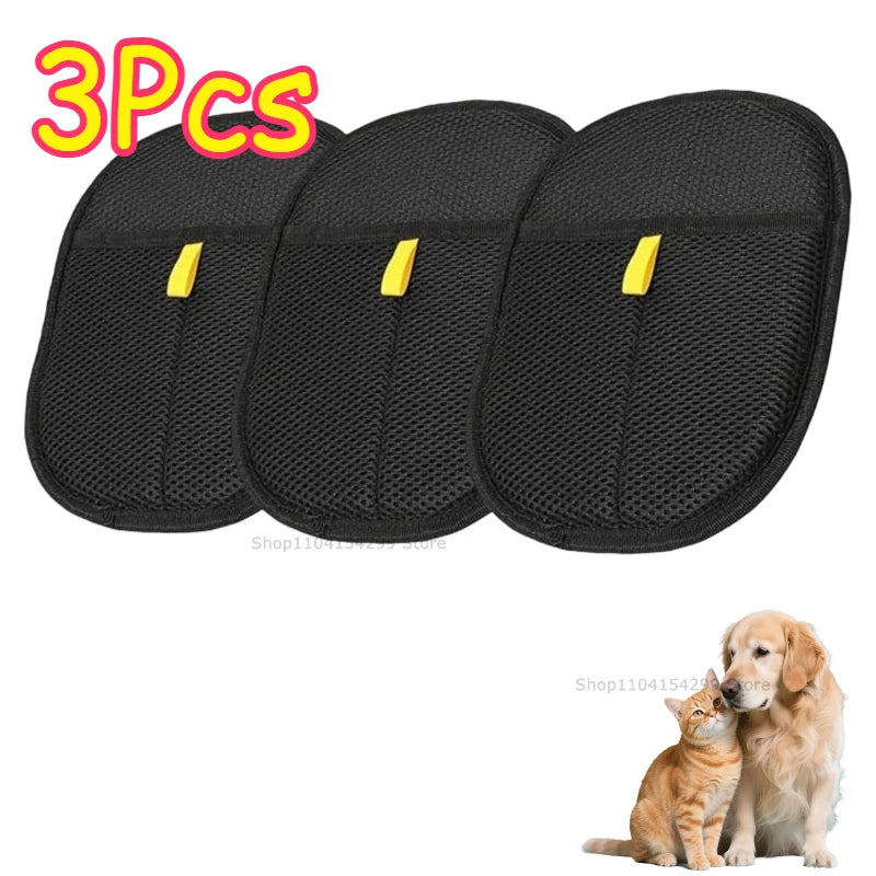 Gant anti poils pour chat et chien nettoyant les poils d un canapé en tissu par Famille Active