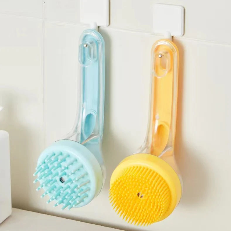 Brosse de bain pour chien et chat en silicone avec mousse de shampoing par Famille Active